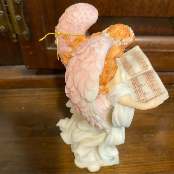 Roman Angel Figurine - Picture 4 of 5